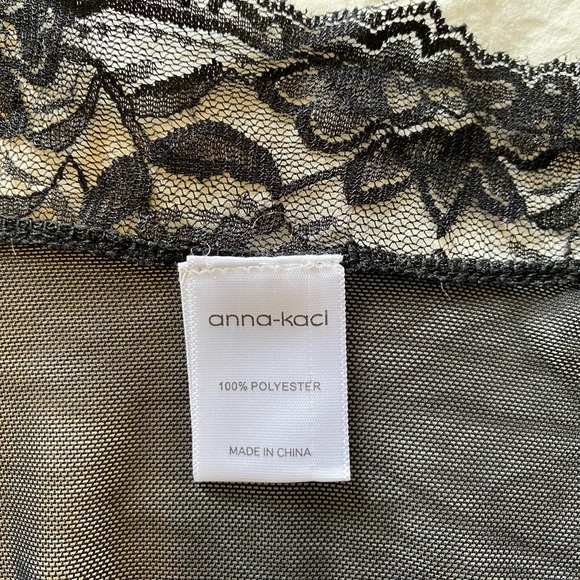 Black mesh flutter sleeve robe - Picture 4 of 4